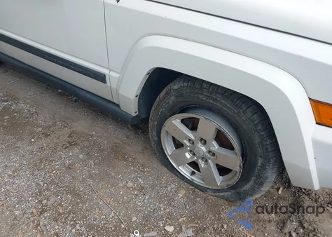 2007 Jeep Commander Sport z USA, uszkodzony, nr VIN 1J8HG48N77C611652